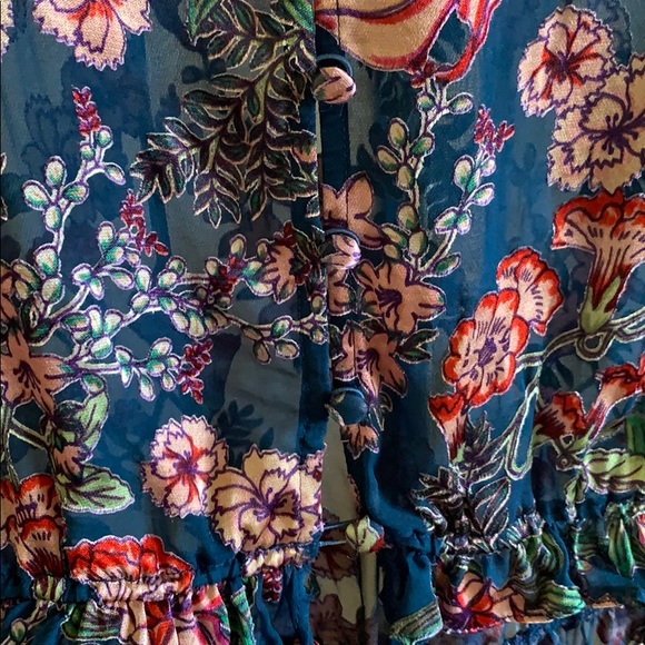 FL&L Flora Button Back Blouse - Picture 6 of 8